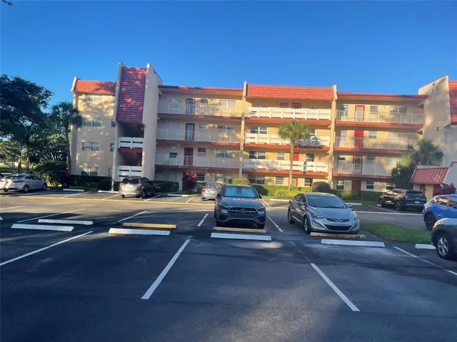 $1,500 | 1025 Country Club Drive, Unit 302, Margate, FL 33063