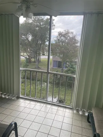 $1,500 | 1025 Country Club Drive, Unit 302, Margate, FL 33063