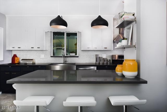 825 West Picadilly Road Phoenix, AZ 85013 - Photo 11 of 36 Kitchen Bartop WIth Pendant Lighting