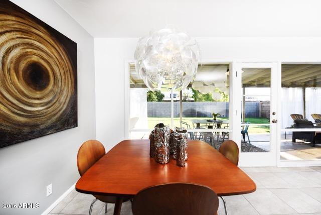 825 West Picadilly Road Phoenix, AZ 85013 - Photo 19 of 36 South Facing Dining with Chandelier
