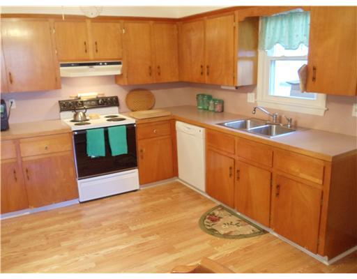 249 West Main Road Portsmouth, RI 02871 - Photo 3 of 6 Kitchen.