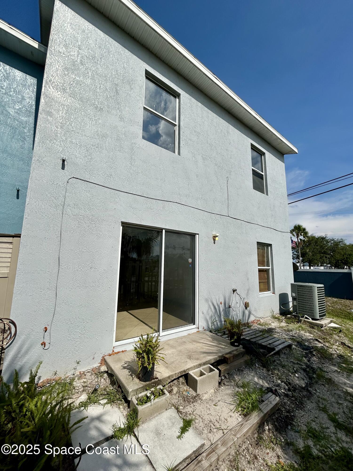 910 Twisting Branch Court Melbourne, FL 32935 - Photo 5 of 24 a backyard of a house with garden and patio