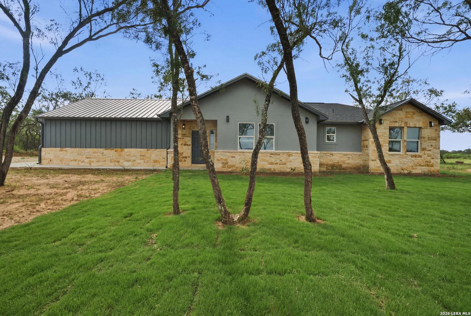 157 Sylas Hayes Loop Pleasanton, TX 78064 - Photo 1 of 32