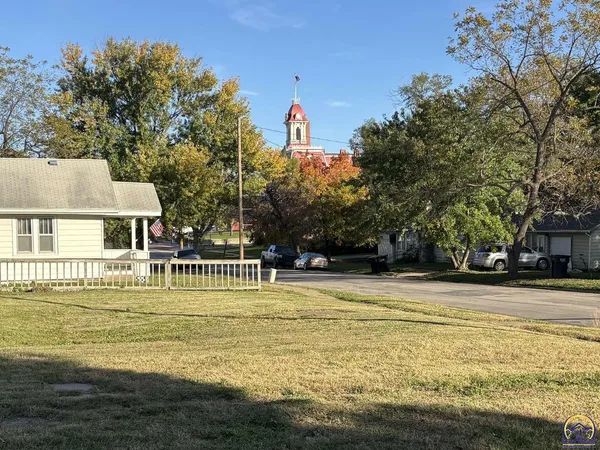 $20,000 | 348 State Street, Cottonwood Falls, KS 66845