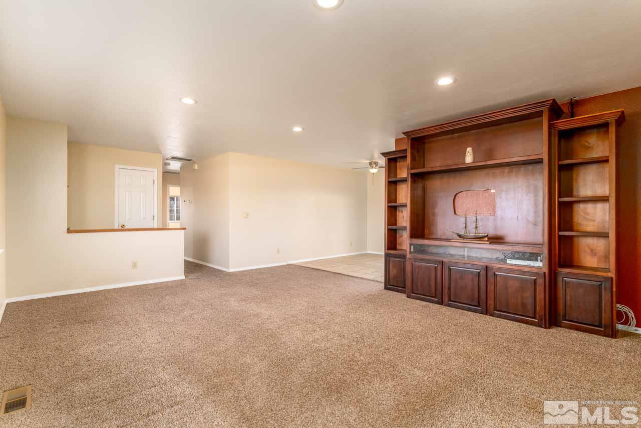 1480 Lattin Road Fallon, NV 89406 - Photo 5 of 31 a room with furniture and window