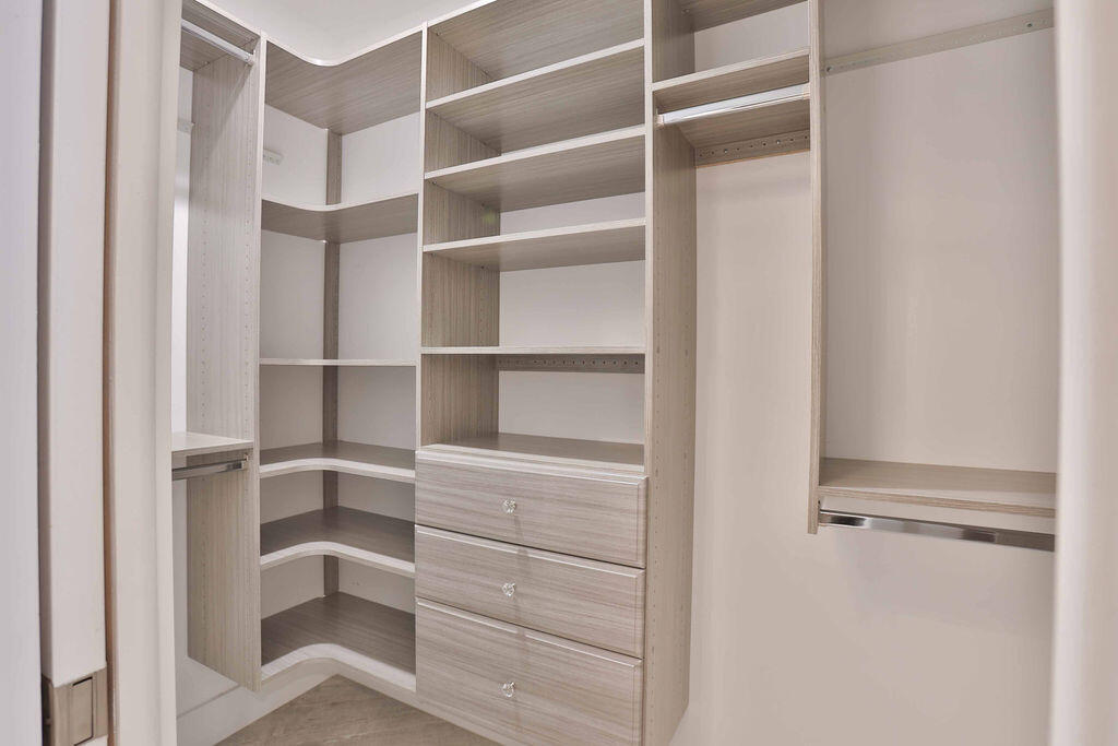 713 Forsyth Street Boca Raton, FL 33487 - Photo 21 of 39 Primary Closet