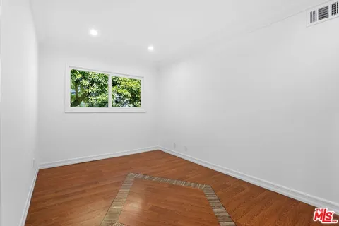 $7,400 | 15543 Del Gado Drive, Sherman Oaks, CA 91403