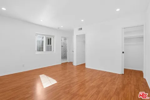 $7,400 | 15543 Del Gado Drive, Sherman Oaks, CA 91403