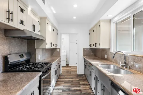 $7,400 | 15543 Del Gado Drive, Sherman Oaks, CA 91403