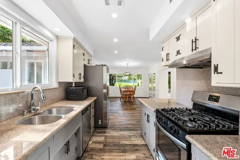 $7,400 | 15543 Del Gado Drive, Sherman Oaks, CA 91403