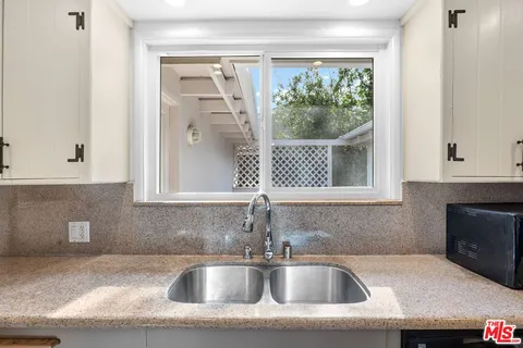 $7,400 | 15543 Del Gado Drive, Sherman Oaks, CA 91403