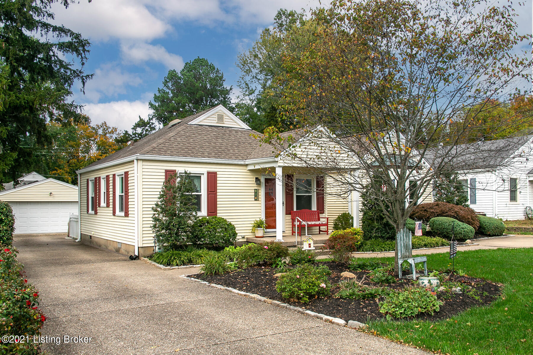 11909 Locust Road Louisville, KY 40243 - Photo 3 of 31 11909 Locust Rd-4