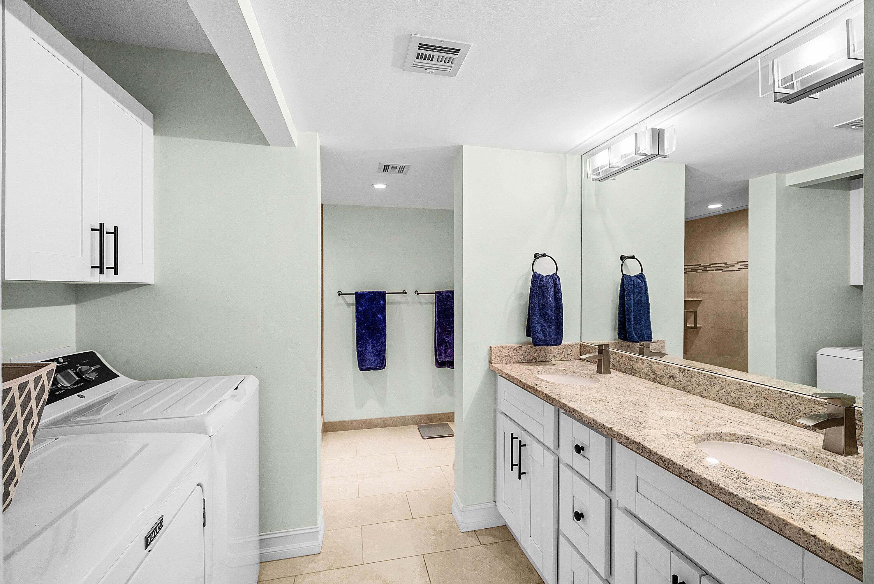 10171 Quail Covey Road, Unit HIBISCUS N Boynton Beach, FL 33436 - Photo 20 of 50 a spacious bathroom with a granite countertop sink and a mirror