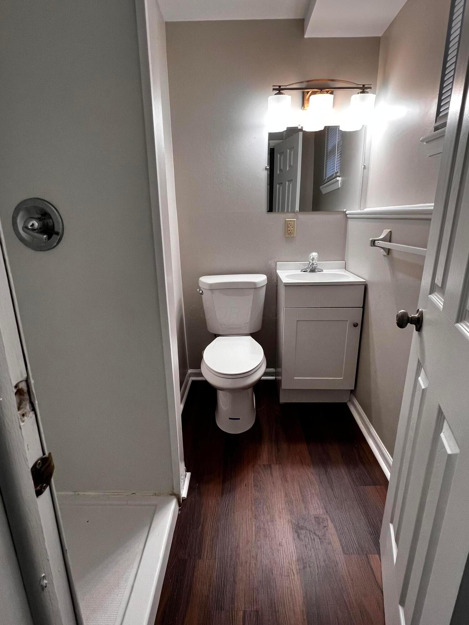 5100 Chingford Road Columbus, OH 43232 - Photo 14 of 16 Full Bathroom Downstairs