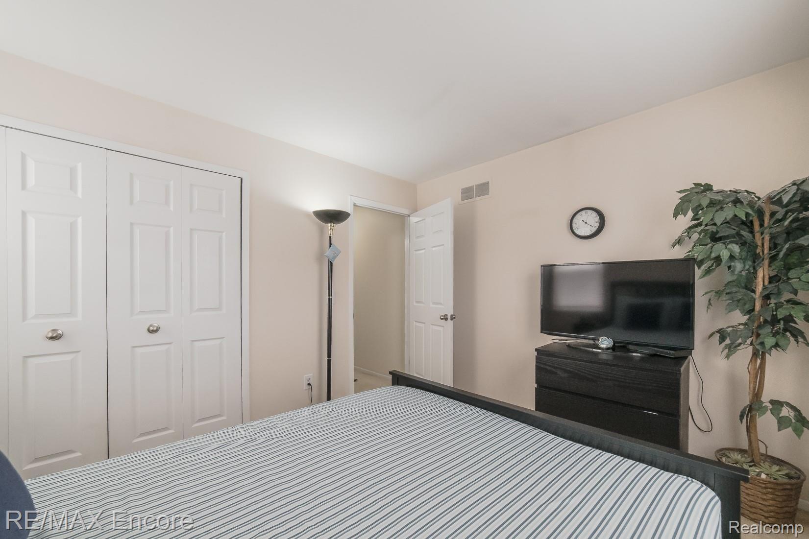 1510 Porter Circle Rochester, MI 48307 - Photo 20 of 28 1510 Porter Circle-22.jpg