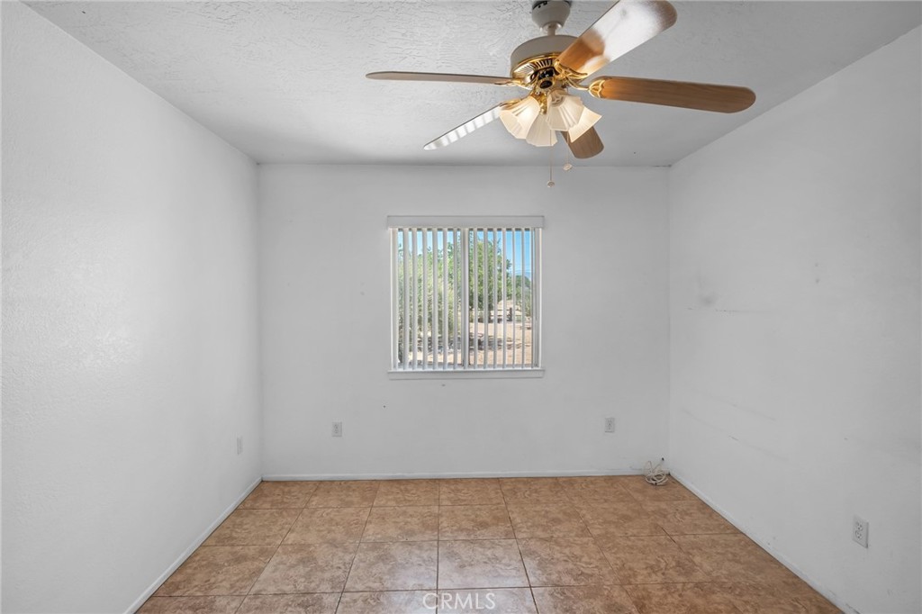 15155 Apache Road Apple Valley, CA 92307 - Photo 16 of 32