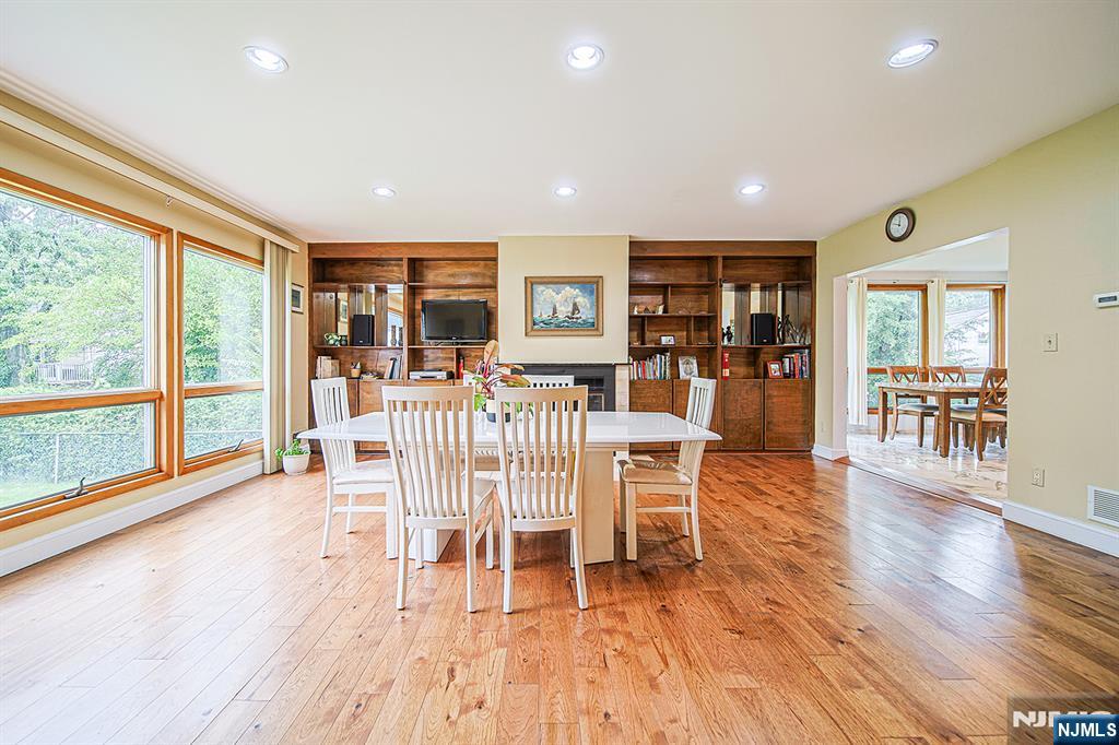 728 Lancaster Road Ridgefield, NJ 07657 - Photo 11 of 34 Gallery Image 11