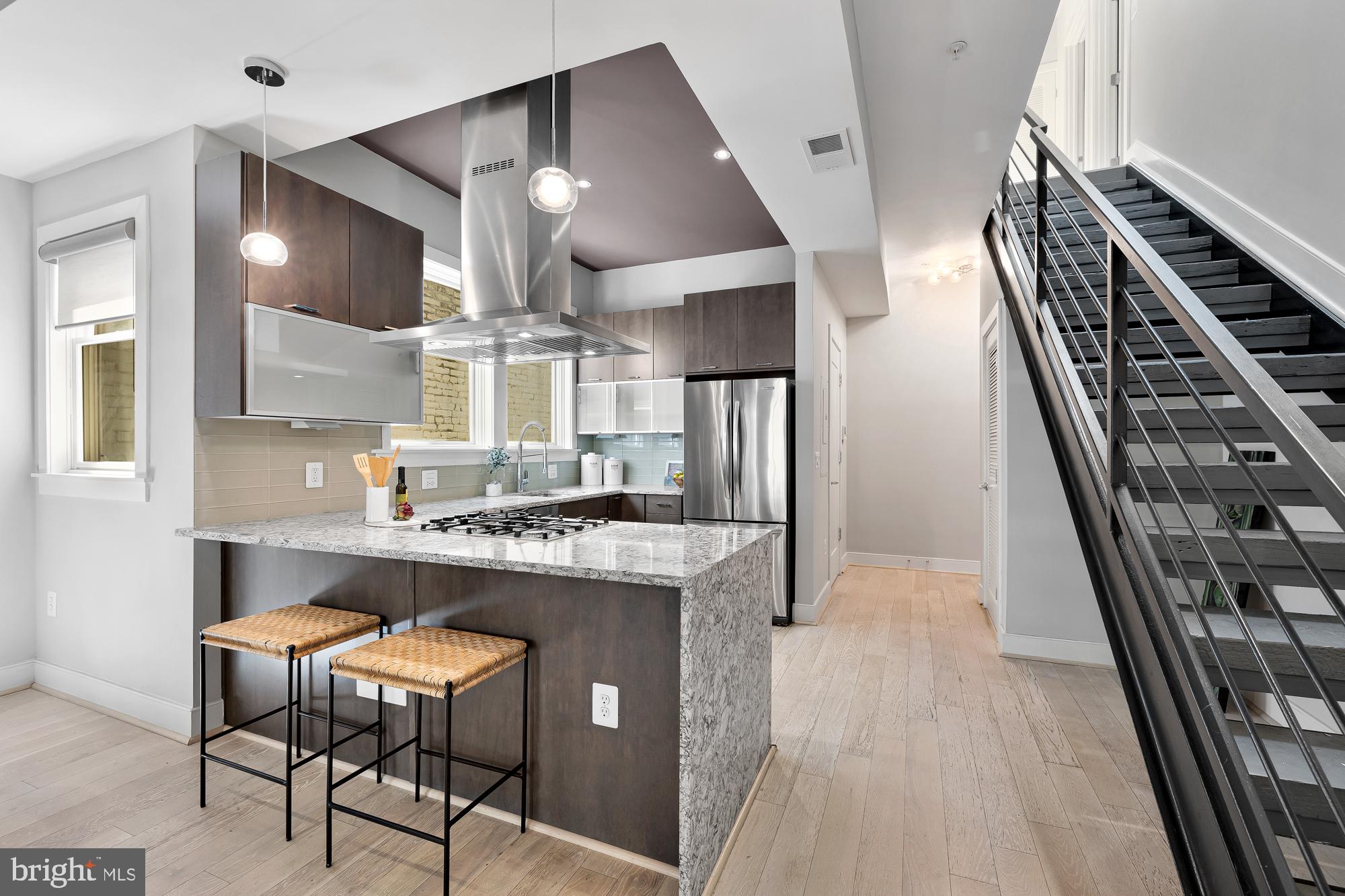 2142 O Street Northwest, Unit 900 Washington, DC 20037 - Photo 13 of 36 Eat-in kitchen