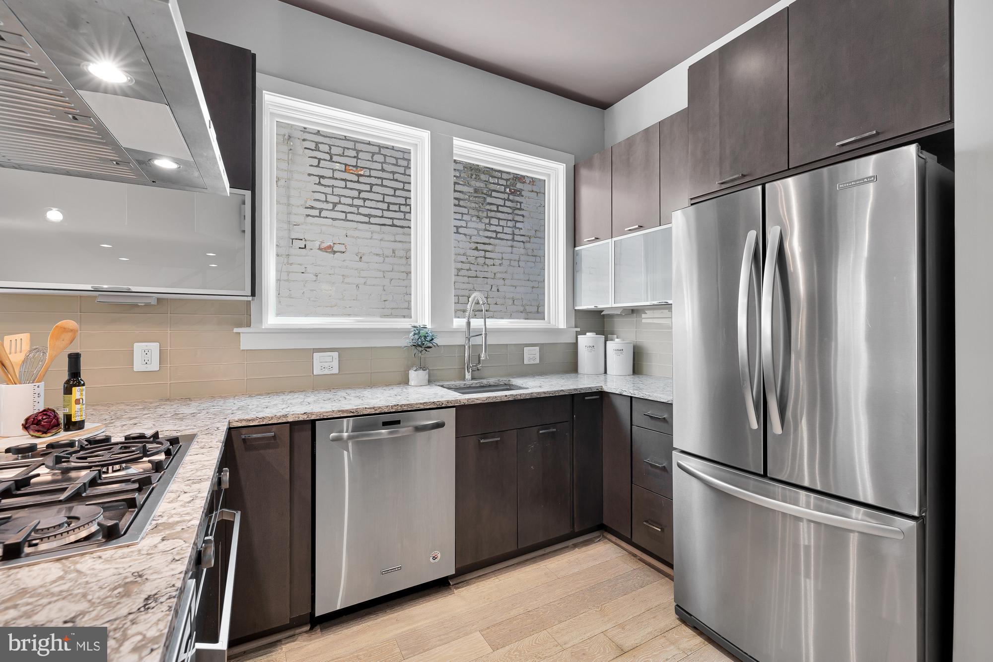 2142 O Street Northwest, Unit 900 Washington, DC 20037 - Photo 14 of 36 Stainless steel appliances