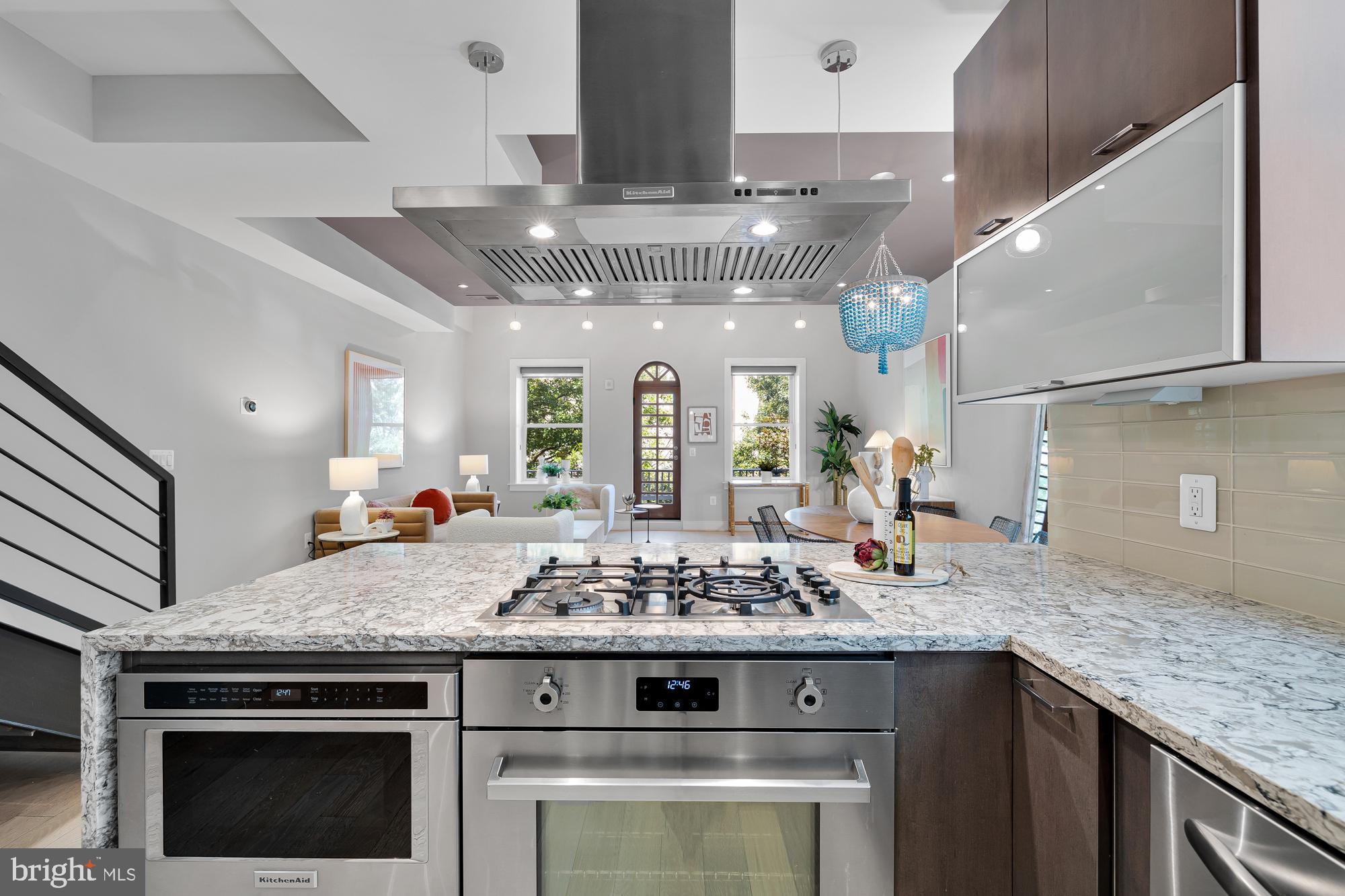 2142 O Street Northwest, Unit 900 Washington, DC 20037 - Photo 15 of 36 Gas cooking/built-in microwave