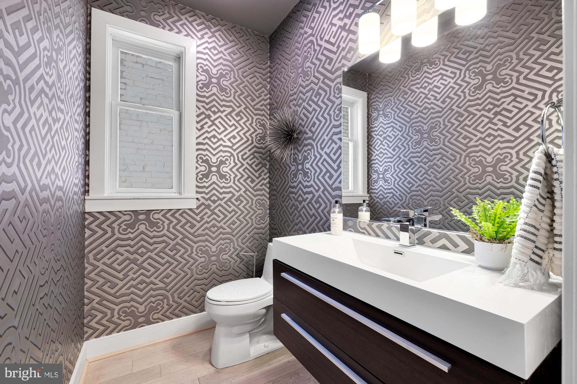 2142 O Street Northwest, Unit 900 Washington, DC 20037 - Photo 16 of 36 Main level powder room