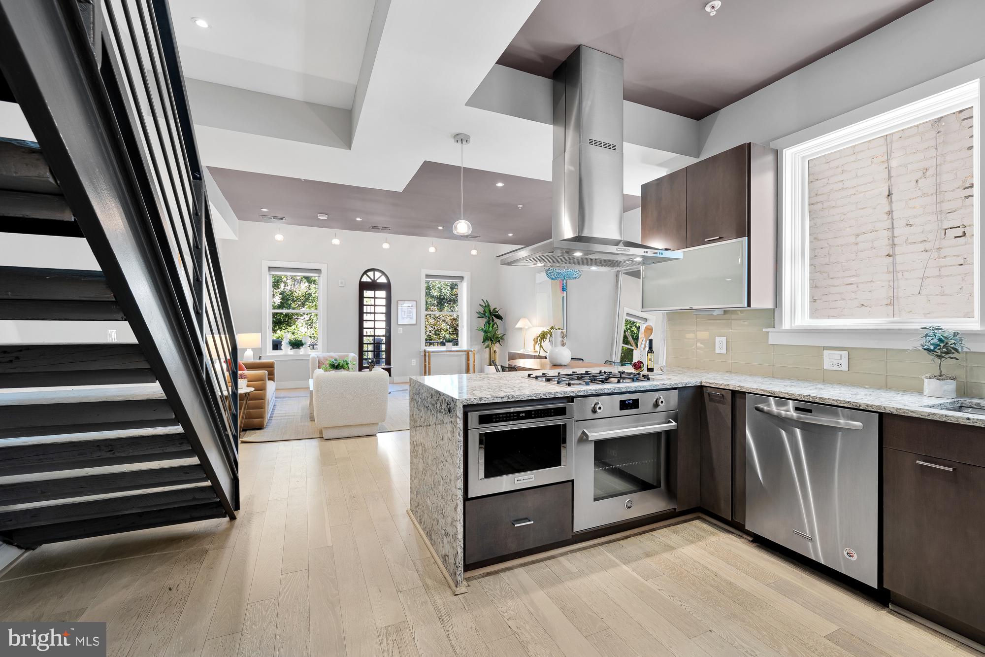 2142 O Street Northwest, Unit 900 Washington, DC 20037 - Photo 2 of 36 Bright open space