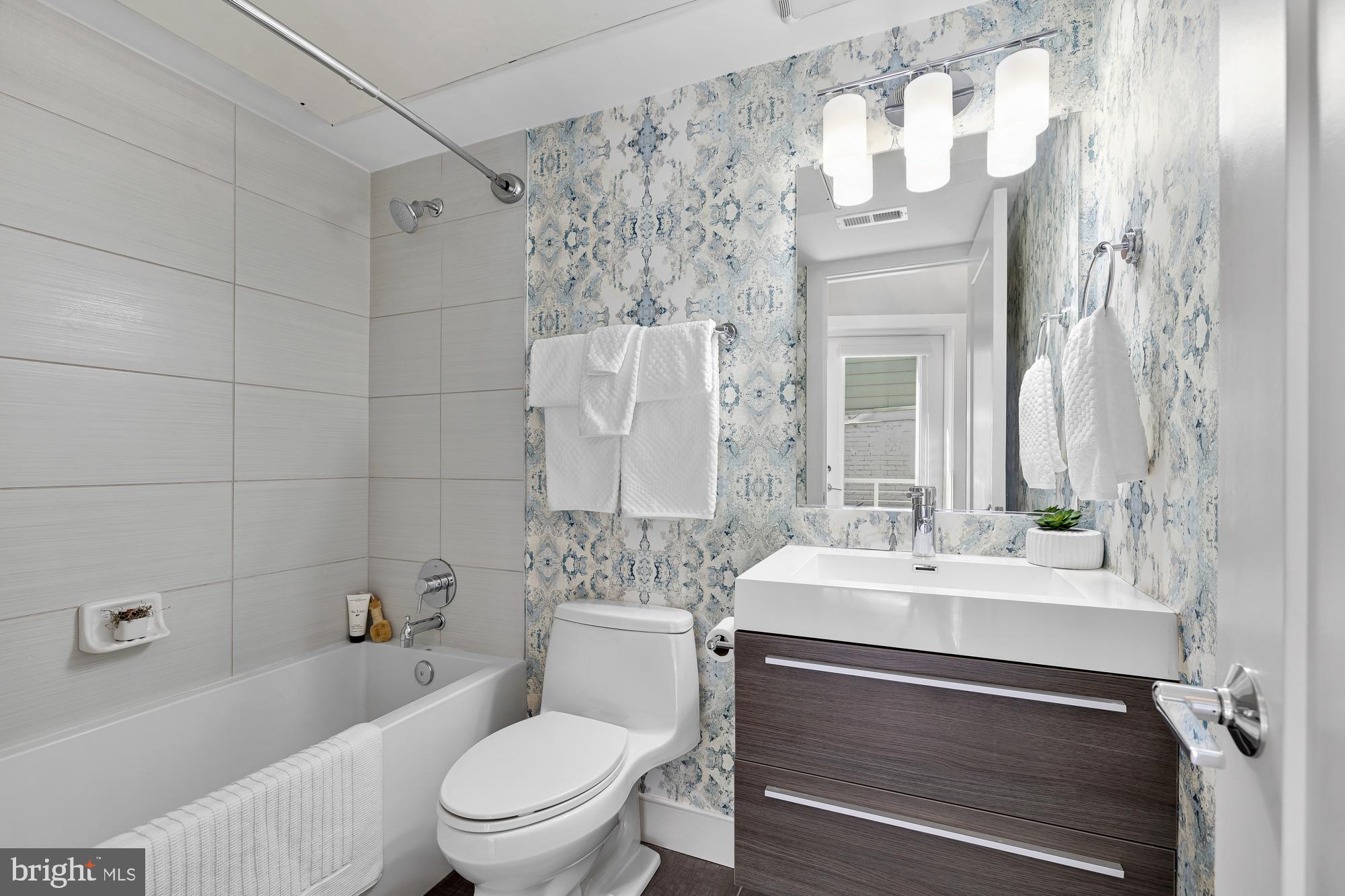 2142 O Street Northwest, Unit 900 Washington, DC 20037 - Photo 33 of 36 2nd full bath