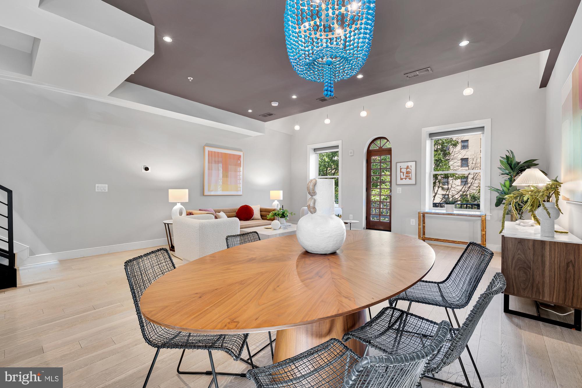 2142 O Street Northwest, Unit 900 Washington, DC 20037 - Photo 5 of 36 Separate dining area