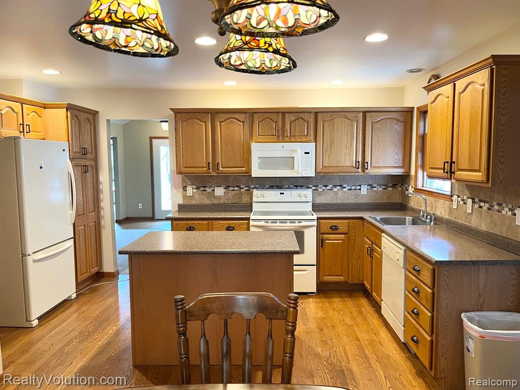 2325 Long Lake Road Lapeer, MI 48446 - Photo 10 of 35