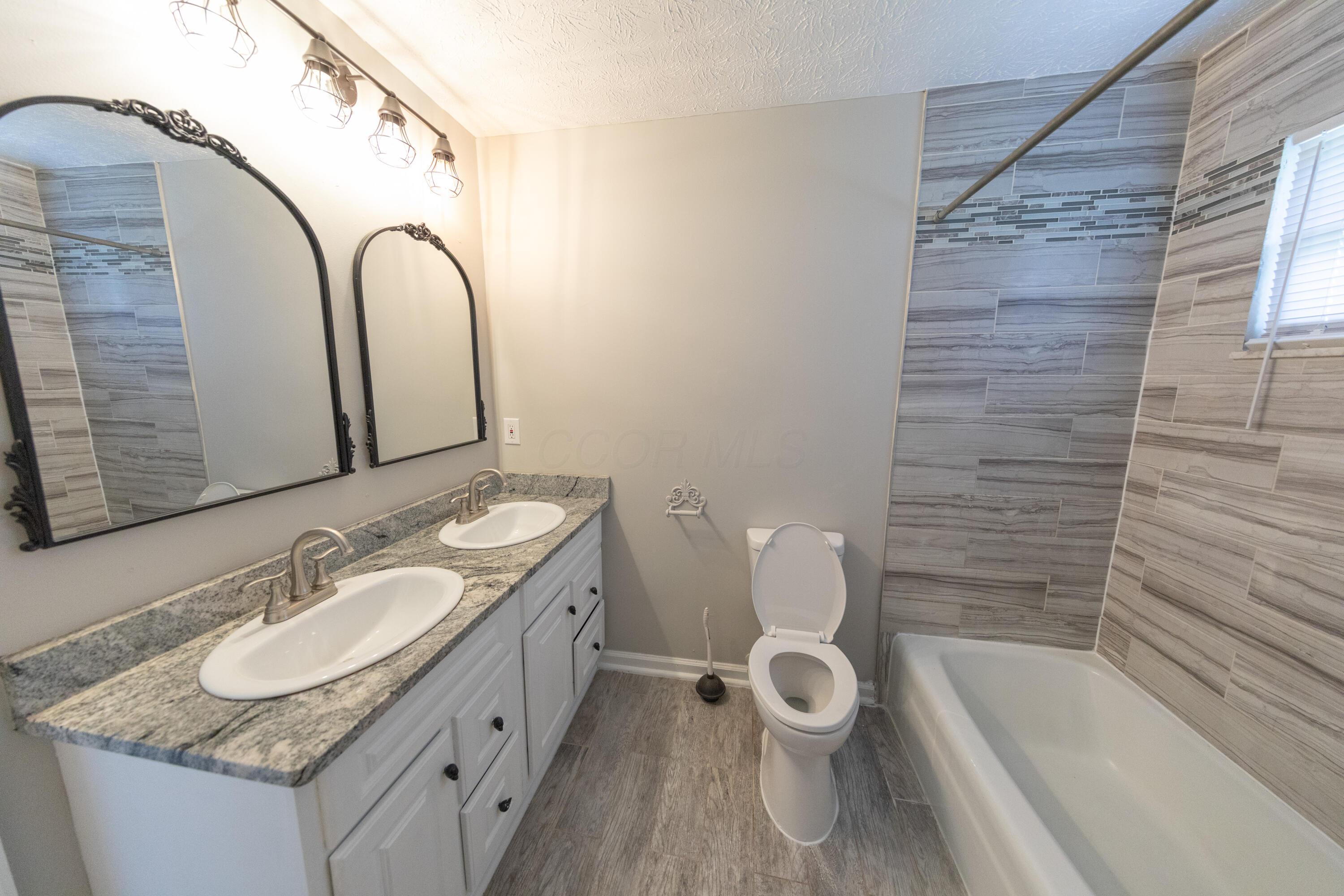 2114 Baldwin Road Reynoldsburg, OH 43068 - Photo 24 of 34 Hallway Bath
