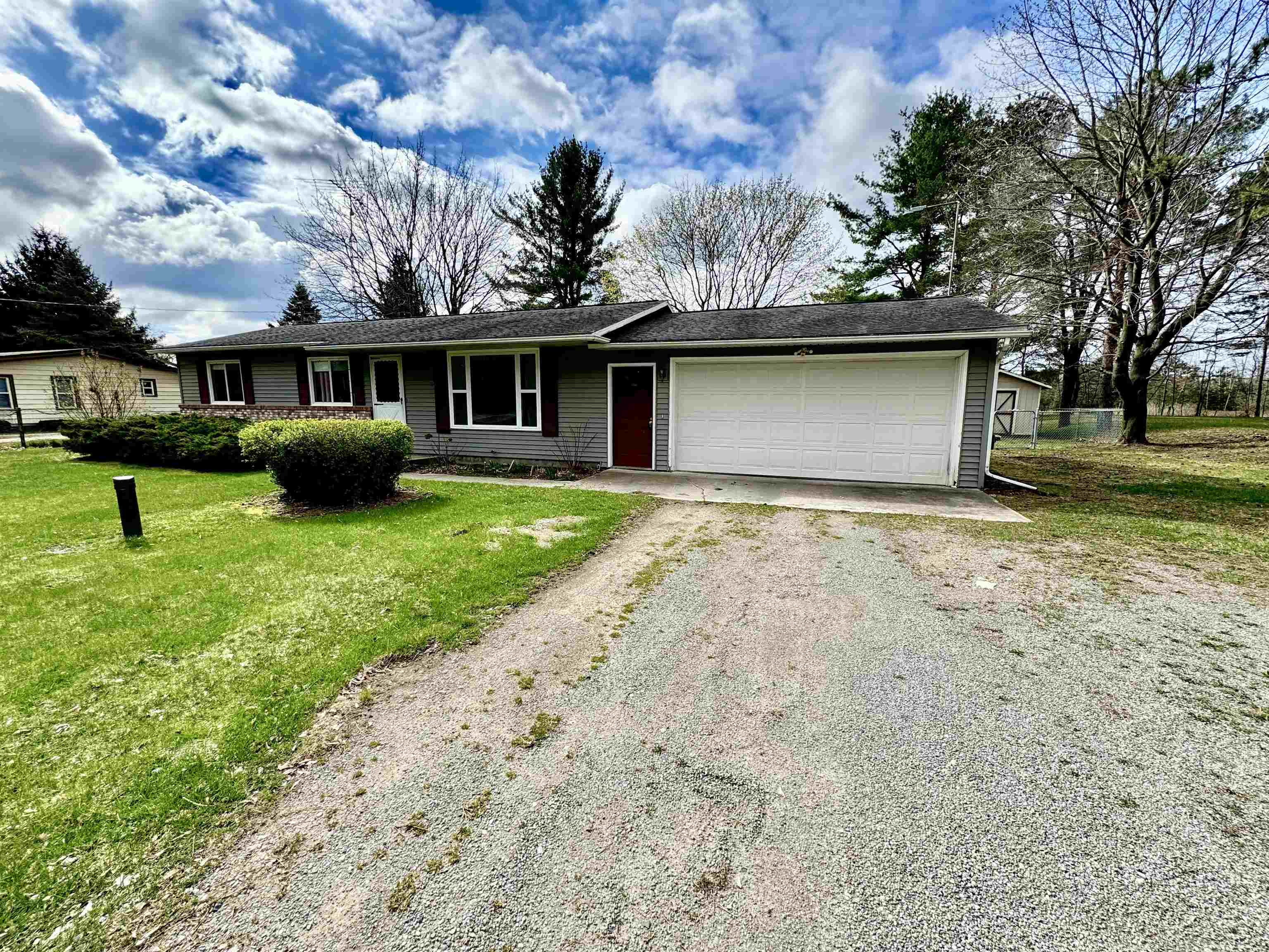 4075 West Pratt Lake Road Gladwin, MI 48624 - Photo 2 of 31