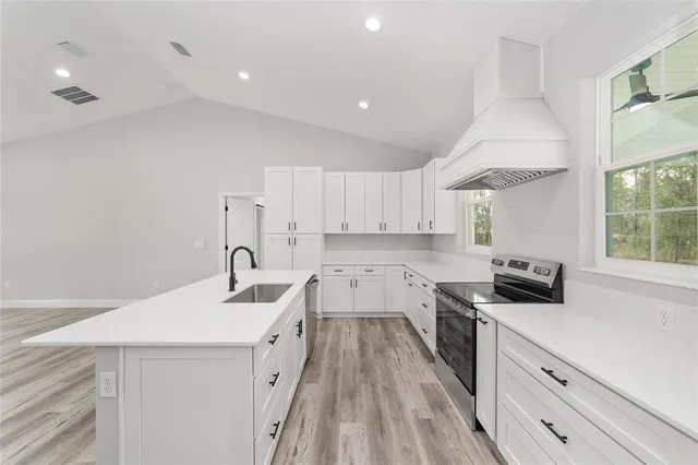 a view of empty room with wooden floor and ceiling fan