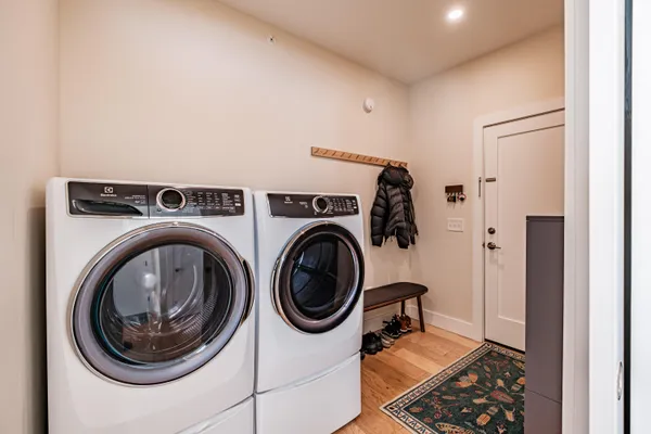 $699,900 | 17 Youngs Lane, Unit 17, Freeport, ME 04032