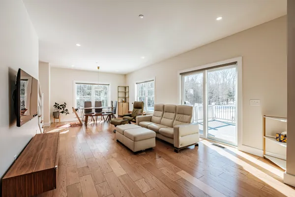 $699,900 | 17 Youngs Lane, Unit 17, Freeport, ME 04032