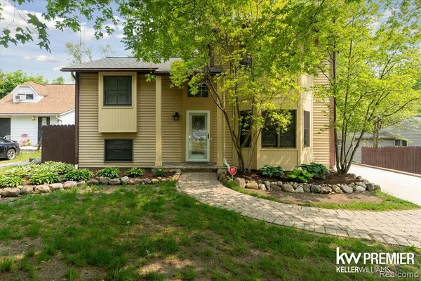 $2,350 | 4022 Hazelett Drive, Waterford, MI 48328