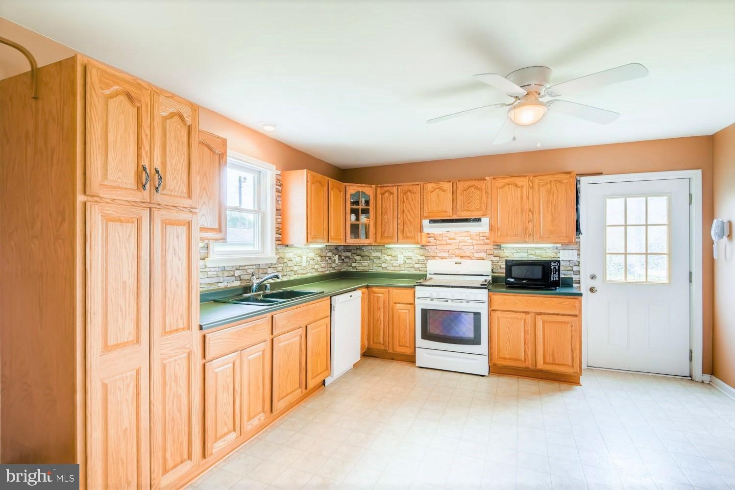 3103 Sparrows Point Road Baltimore, MD 21219 - Photo 12 of 29 Kitchen, Gas Stove