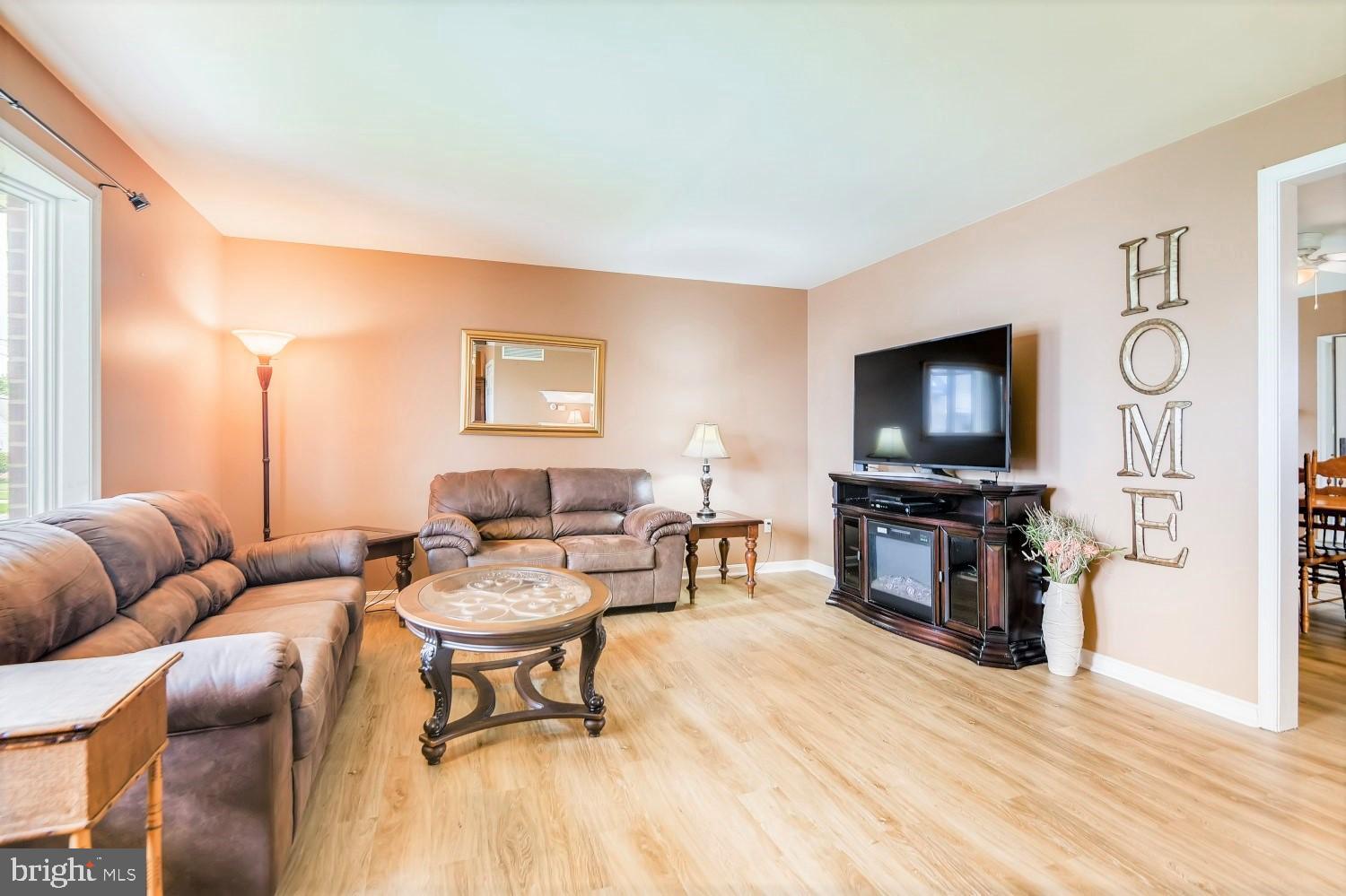 3103 Sparrows Point Road Baltimore, MD 21219 - Photo 10 of 29 Living Room
