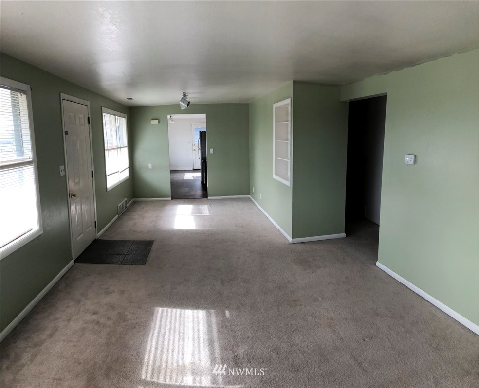 330 North Dale Road Moses Lake, WA 98837 - Photo 2 of 14 Gallery Image 2