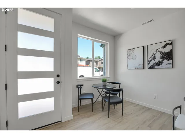 $242,500 | 14828 Northeast Couch Street, Unit 5, Portland, OR 97230