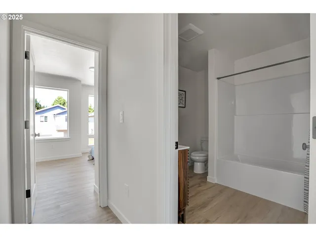 $242,500 | 14828 Northeast Couch Street, Unit 5, Portland, OR 97230