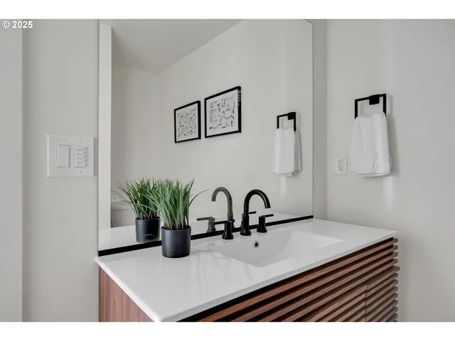 $242,500 | 14828 Northeast Couch Street, Unit 5, Portland, OR 97230