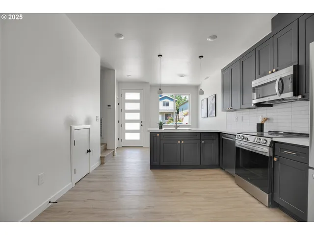 $242,500 | 14828 Northeast Couch Street, Unit 5, Portland, OR 97230