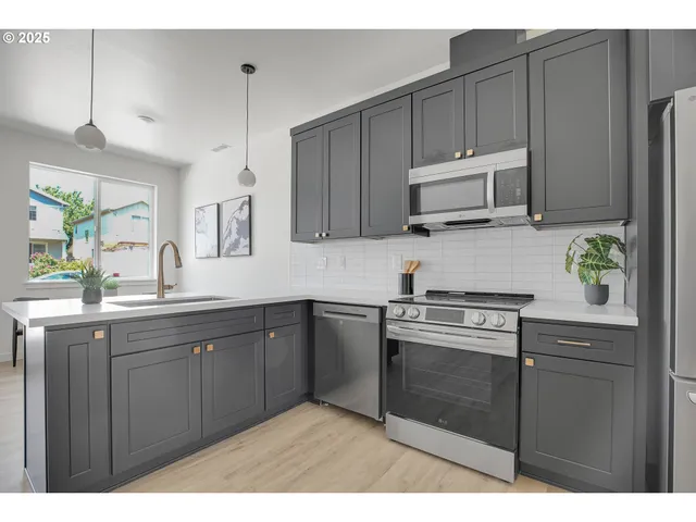 $242,500 | 14828 Northeast Couch Street, Unit 5, Portland, OR 97230