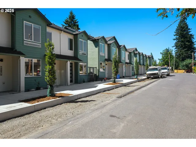 $242,500 | 14828 Northeast Couch Street, Unit 5, Portland, OR 97230