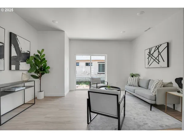 $242,500 | 14828 Northeast Couch Street, Unit 5, Portland, OR 97230