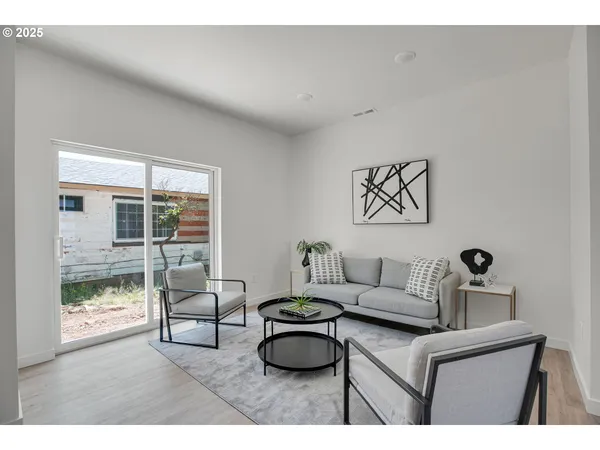 $242,500 | 14828 Northeast Couch Street, Unit 5, Portland, OR 97230