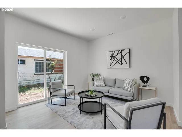 $242,500 | 14828 Northeast Couch Street, Unit 5, Portland, OR 97230