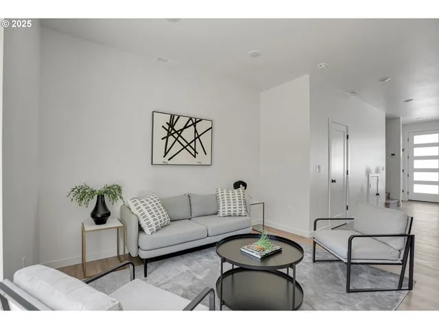 $242,500 | 14828 Northeast Couch Street, Unit 5, Portland, OR 97230