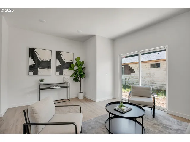 $242,500 | 14828 Northeast Couch Street, Unit 5, Portland, OR 97230