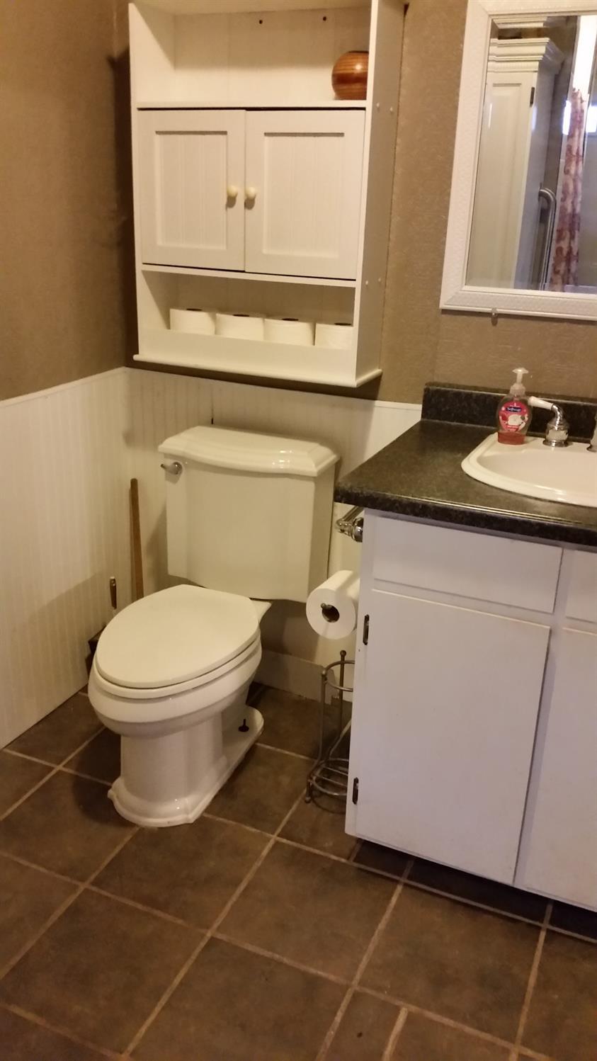 441 Bigham Brown Road White City, OR 97503 - Photo 27 of 27 Guest Studio - Bathroom